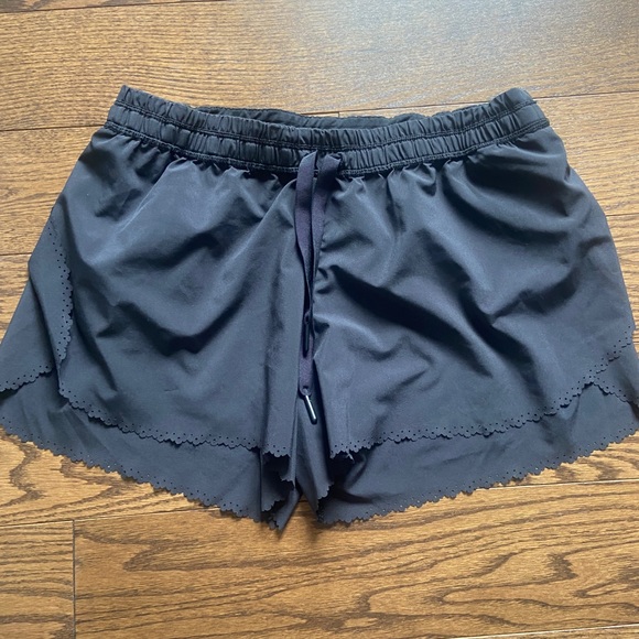 Lululemon black loose shorts - Picture 1 of 2